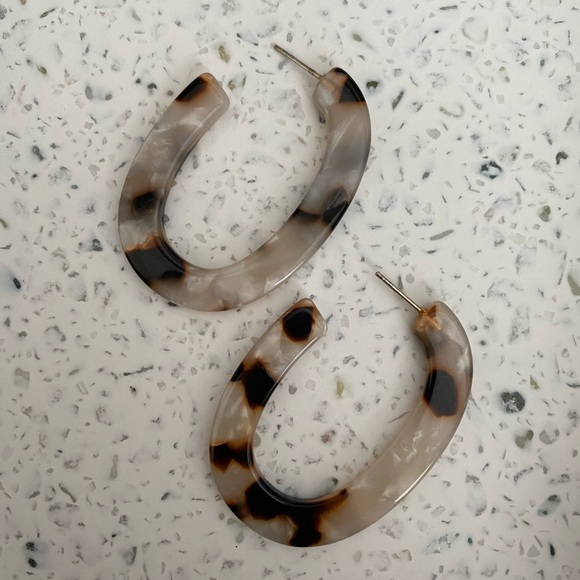 Madewell Jewelry - LAST PAIR | sale | madewell | oval hoop earrings